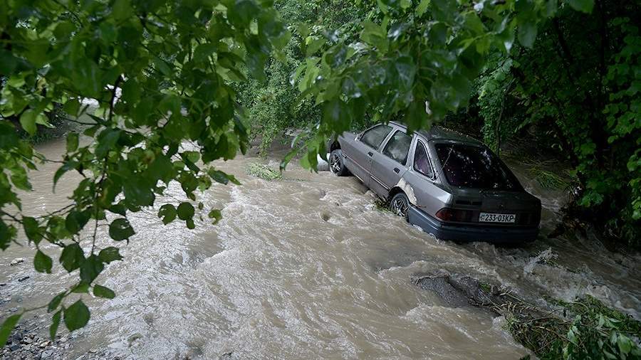 В Симферопольском районе в результате паводков утонули 14 автомобилей