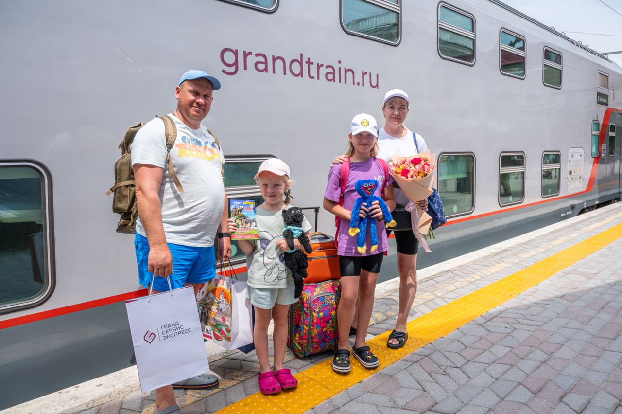 В Крыму встретили пятимиллионного пассажира поездов «Таврия»: им стал житель Тамбова