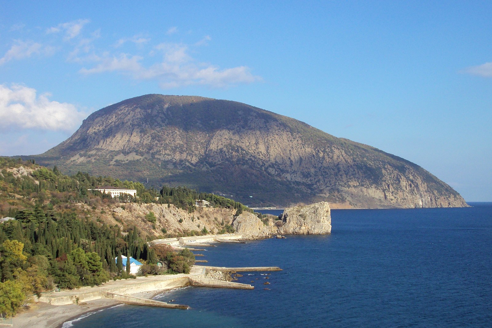 В Крыму на горе Аю-Даг заблудились две туристки