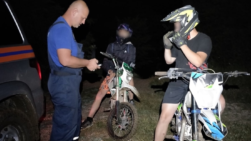 В горах Крыма ночью искали подростков на мотоциклах