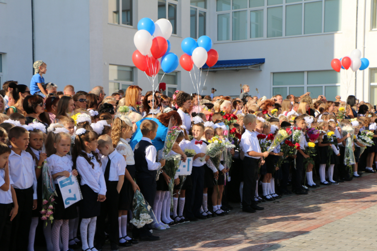 В севастопольских школах линейки 1 сентября пройдут для первоклассников и выпускников