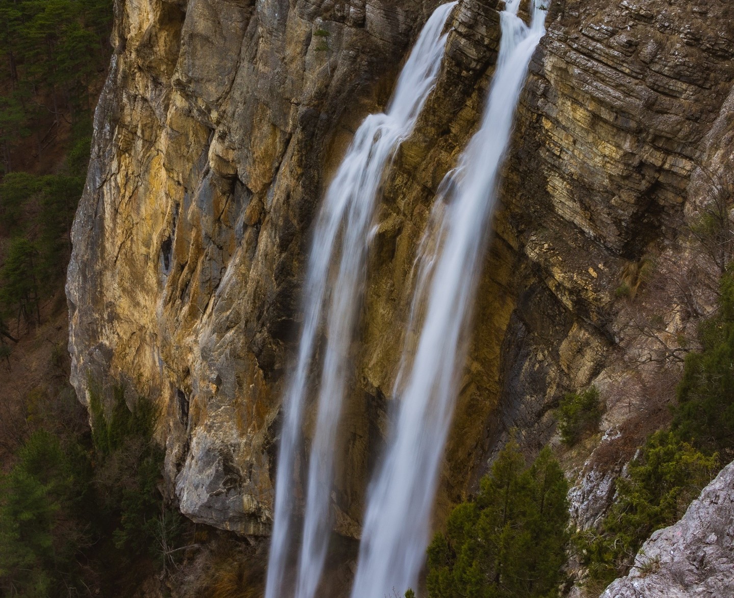 Самый высокий водопад крыма название. Водопад Учан-Су Крым. Водопад Учан-Су в Ялте. Учал Су водопад Ялта. Учан-Су — самый высокий водопад Крыма..