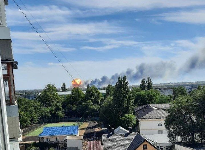 В Крыму в районе Новофедоровки прогремели взрывы (фото, видео)