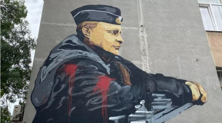 В Симферополе облили краской мурал с изображением Путина
