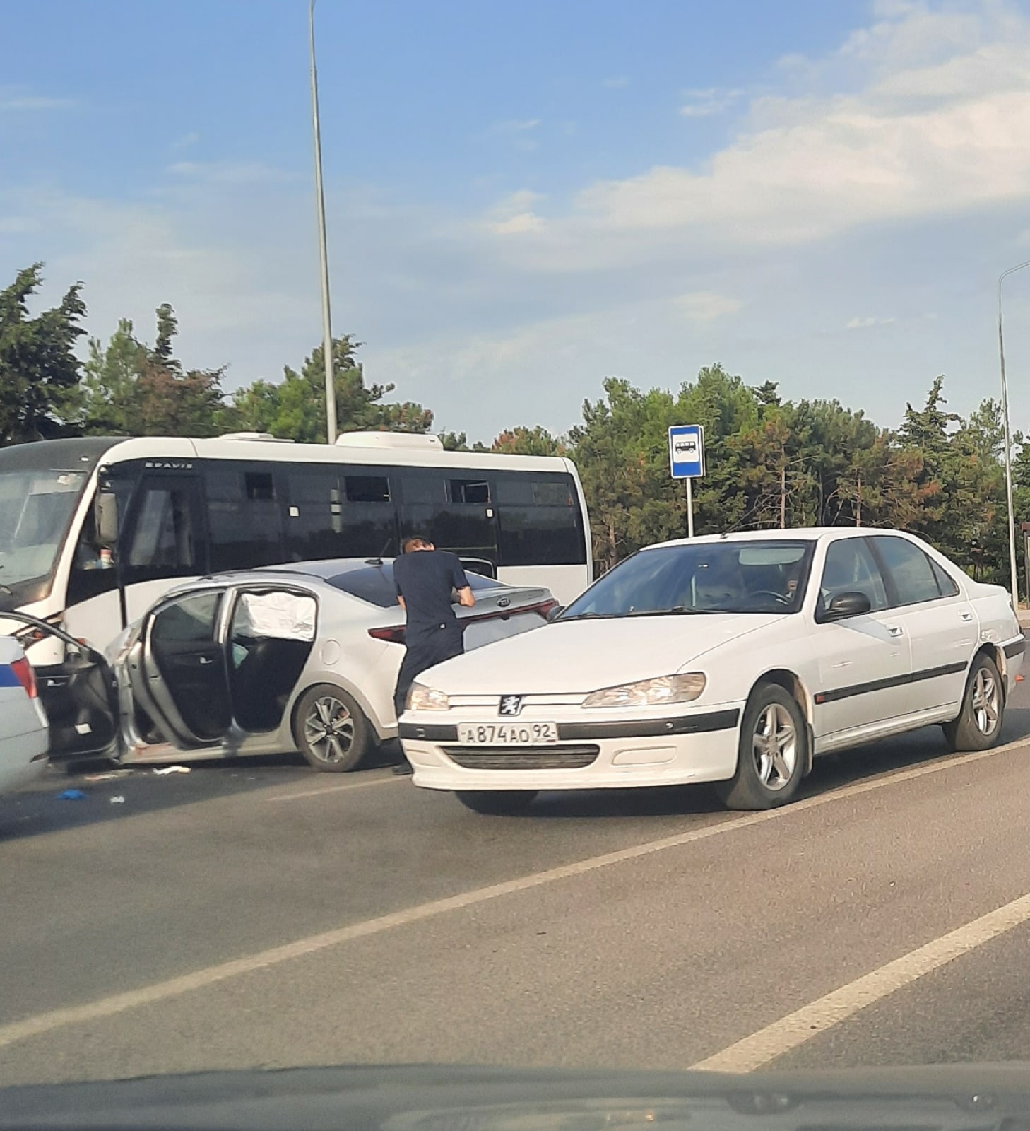 В Севастополе в ДТП с автобусом погиб 22-летний водитель иномарки