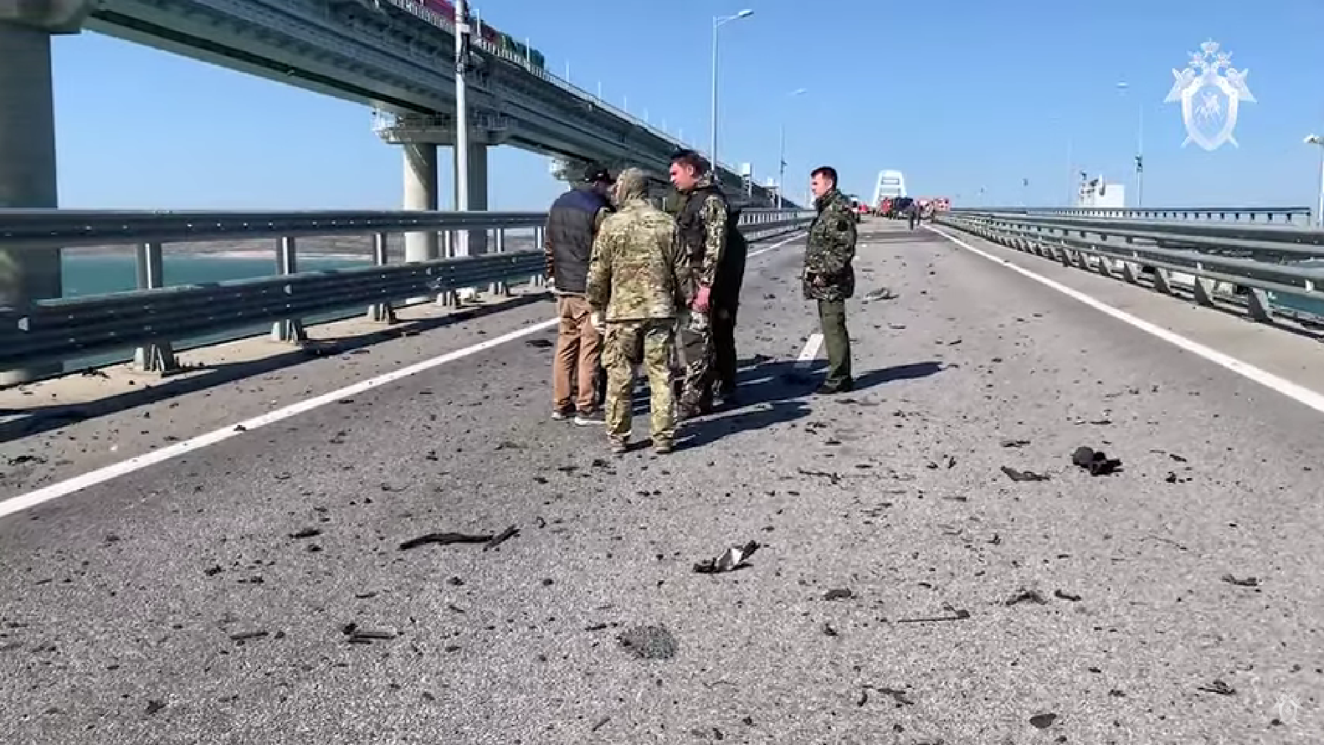 По Крымскому мосту возобновилось движение автотранспорта
