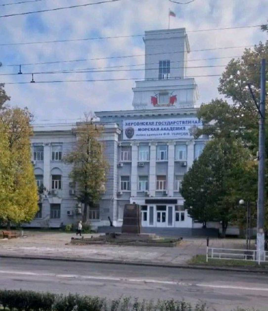 Из Херсона эвакуированы памятники Суворову и Ушакову