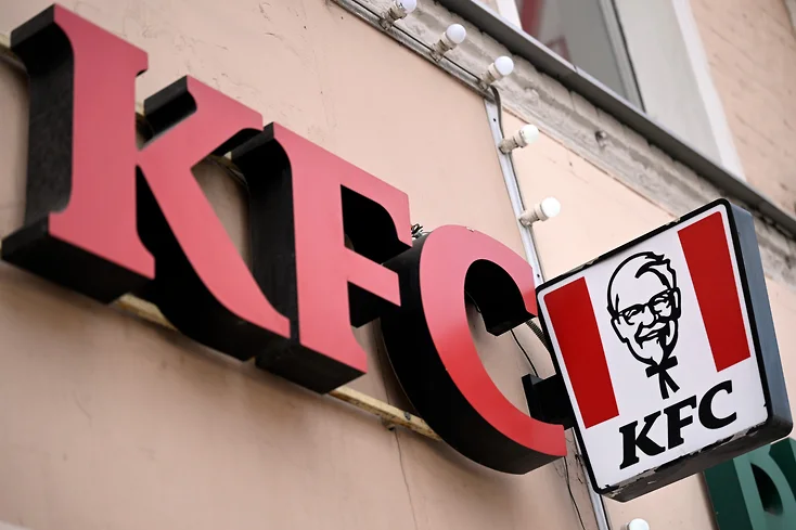 Владелец KFC продает рестораны в России