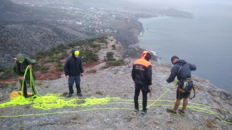 В Крыму на горе Сокол застряли двое туристов