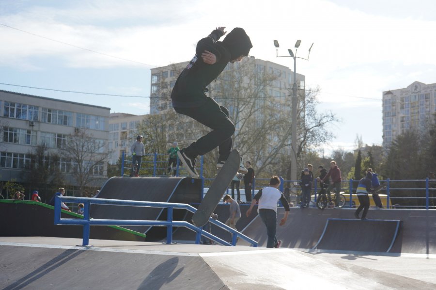 В севастопольском Динопарке снесли аварийную скейт-площадку