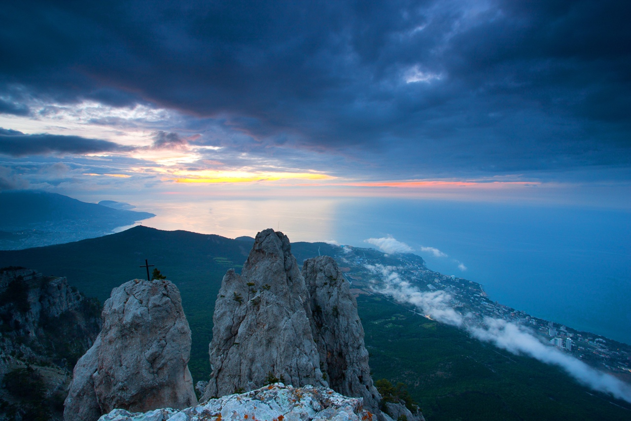 В Крыму и Севастополе в понедельник сохранится облачная погода, местами дождь