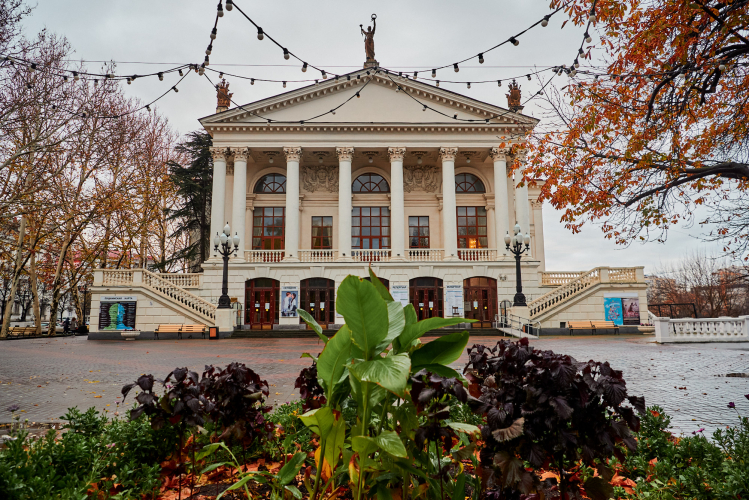 В Севастополь на гастроли приедет Мариупольский театр