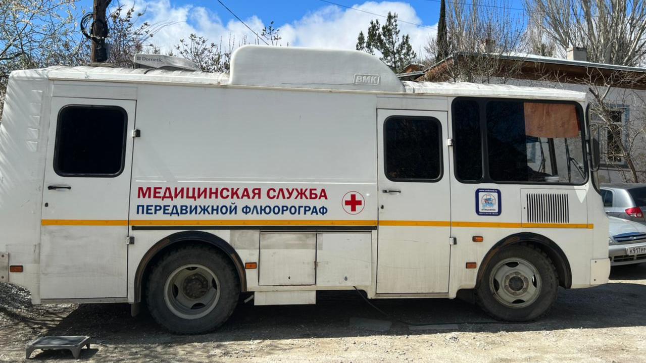 Районные больницы Крыма получат семь передвижных медицинских комплексов