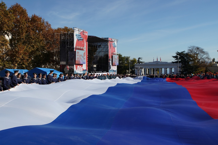 В Севастополе отмечают День народного единства выставками и флешмобами