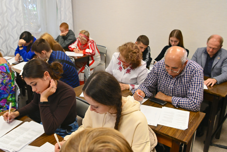 В Севастополе Большой этнографический диктант написали около 22 тысяч человек