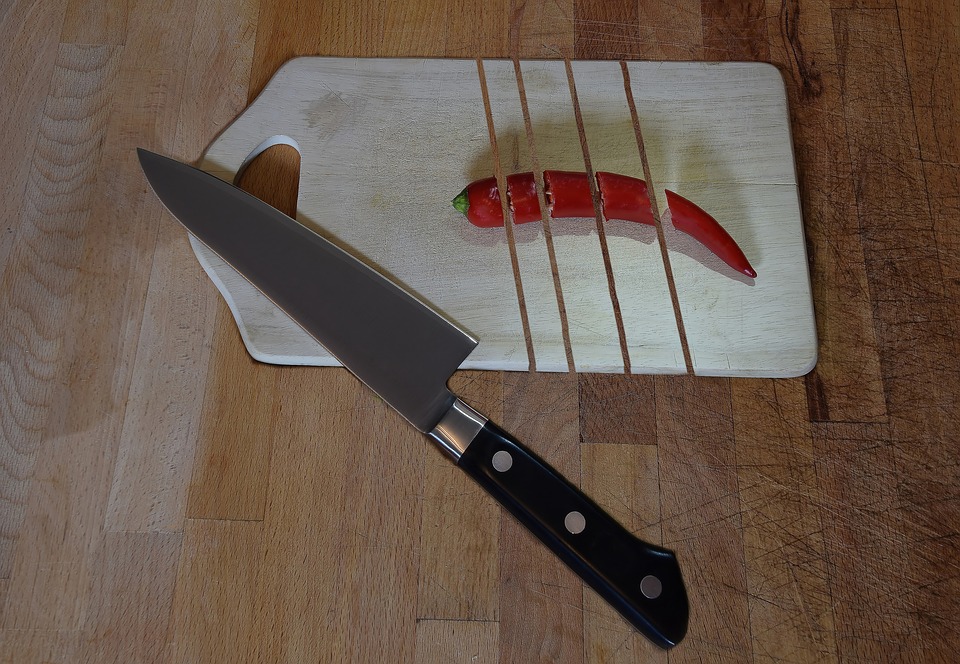 Конфликт за ужином: крымчанка ударила сожителя ножом из-за его пристрастия к выпивке