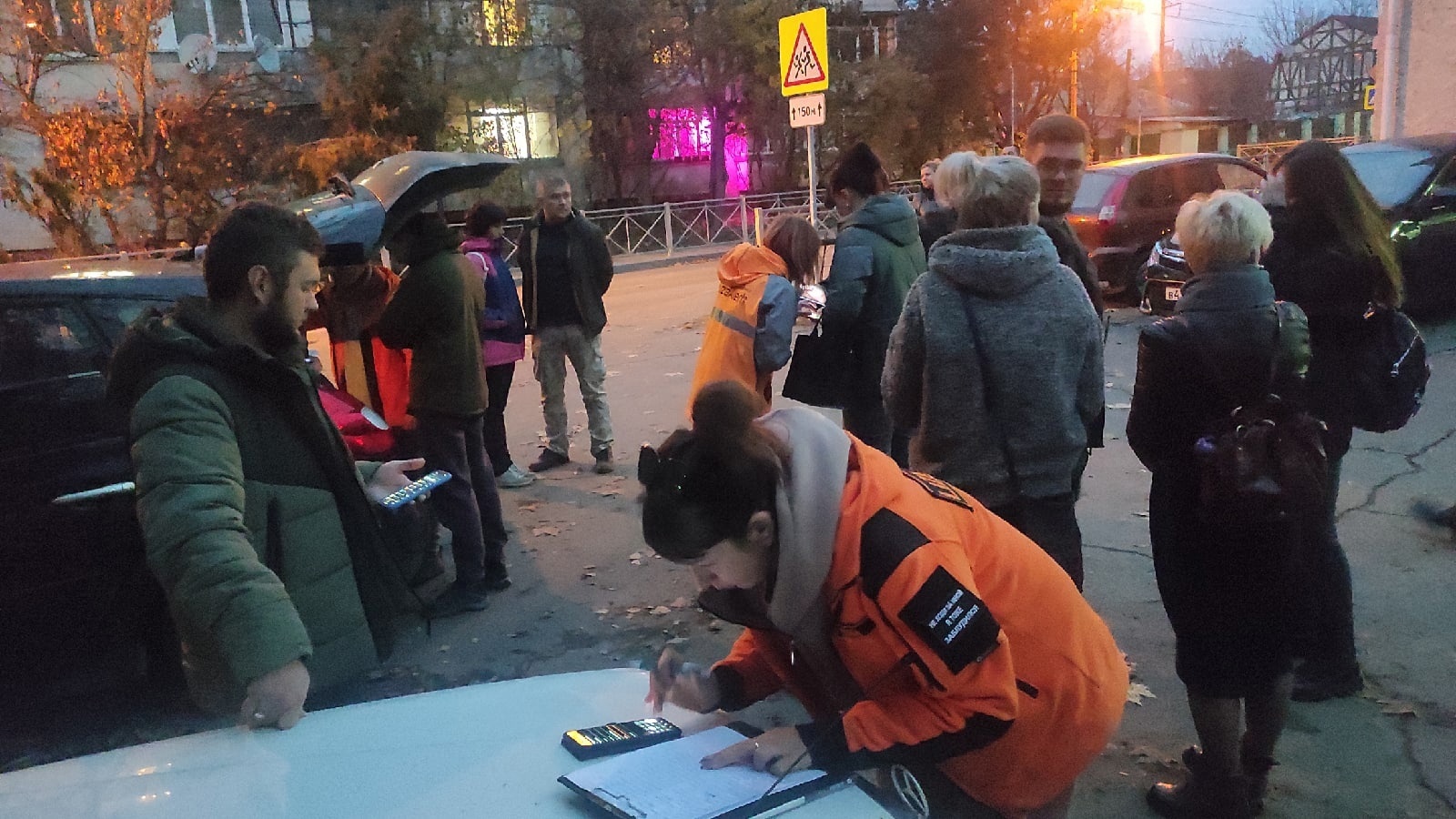 Более сотни добровольцев разыскивают пропавшую девочку в Симферополе: нужны фонари, батарейки и навигаторы
