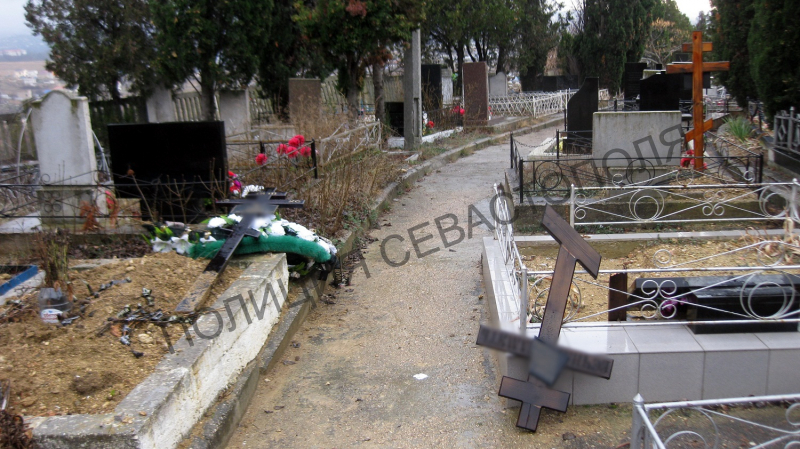 В Севастополе несовершеннолетние разгромили могилы на кладбище