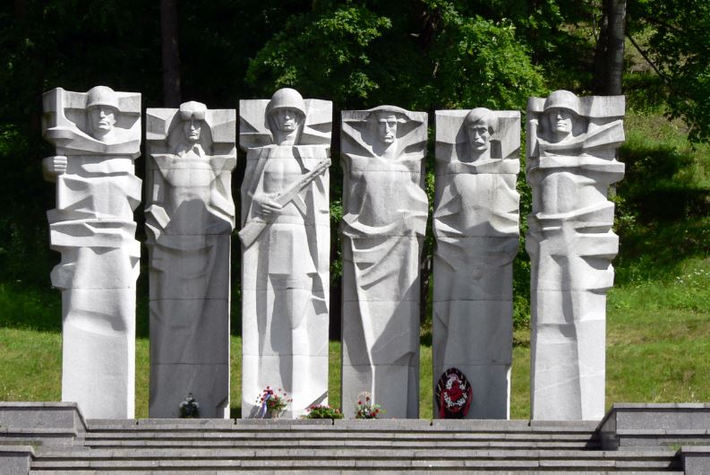 В Вильнюсе сносят мемориал советским воинам