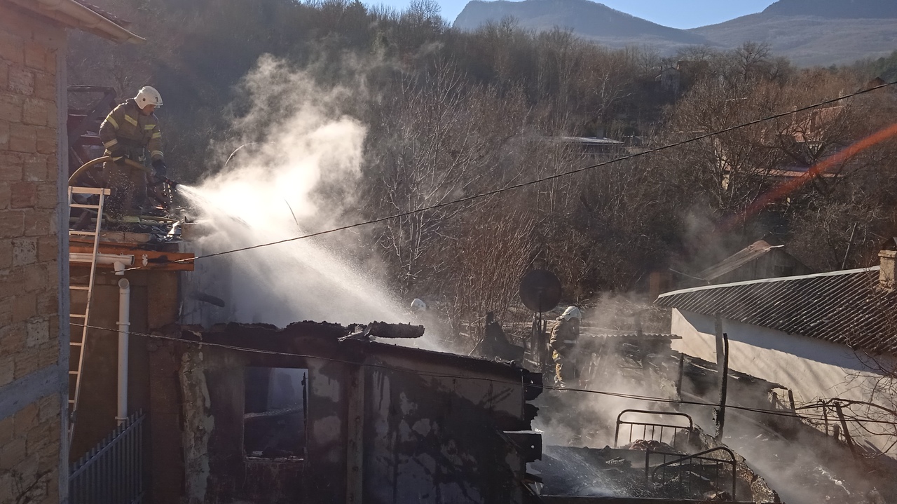 В Бахчисарайском районе огонь полностью уничтожил жилой дом