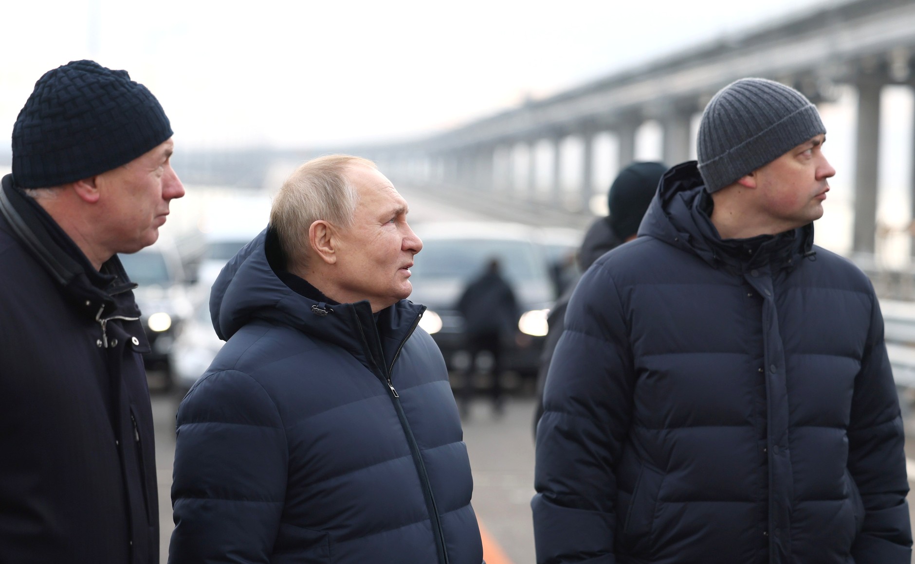 Путин поручил отремонтировать раньше срока железнодорожную часть Крымского моста, поврежденную в октябре