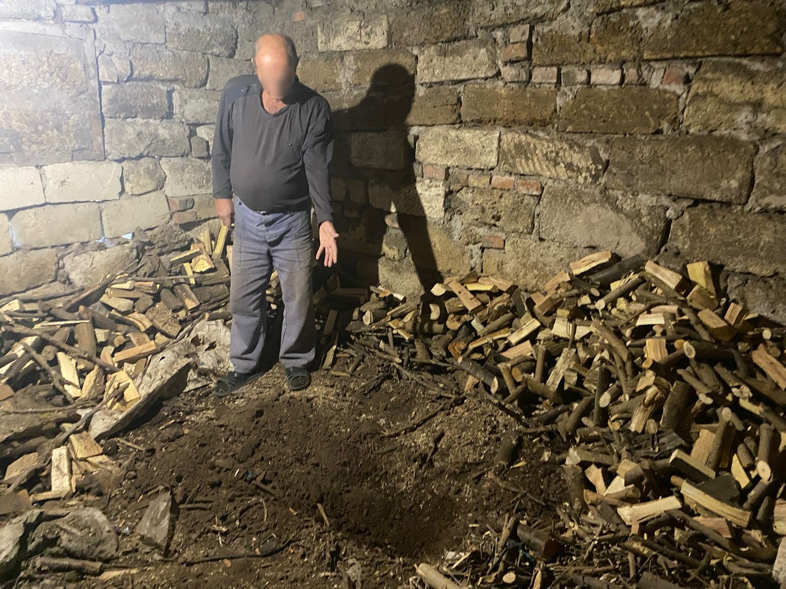 Задушил поясом от халата и закопал в сарае: жителя Крыма обвиняют в убийстве жены