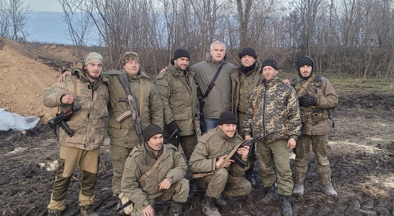 Аксенов и замминистра обороны РФ посетили бойцов СВО в Запорожской области