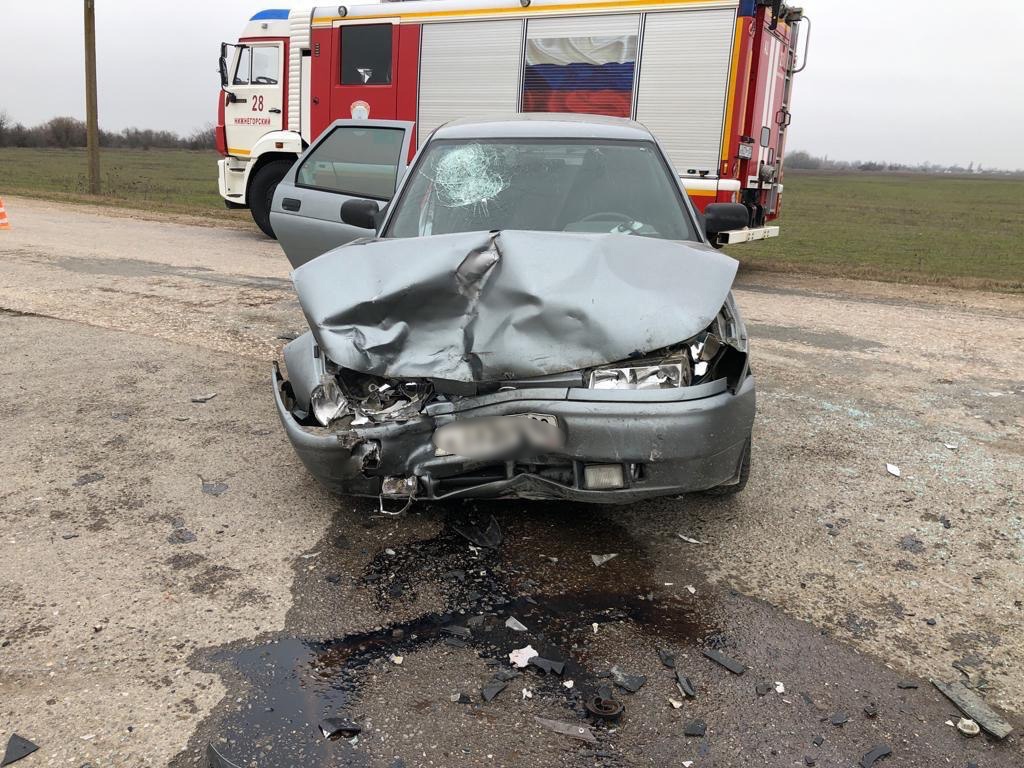 При столкновении легковых авто в Нижнегорском районе Крыма пострадали четыре человека