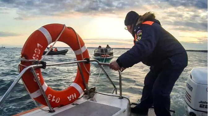 В Керченском проливе у рыболовного катера отказал двигатель: на борту были четыре человека
