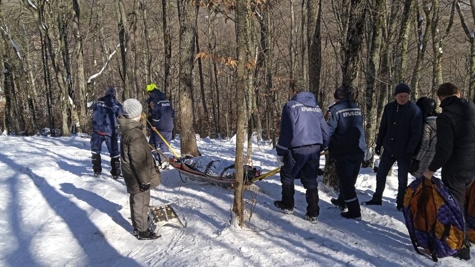 Восемь человек получили травмы во время зимних развлечений в горах Крыма