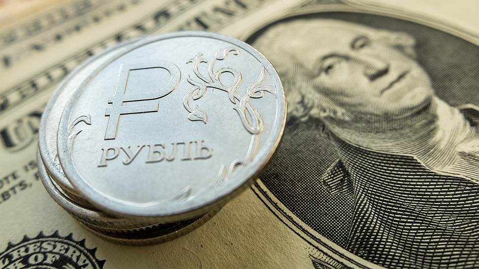 Слабый рубль не дает плюсов экономике