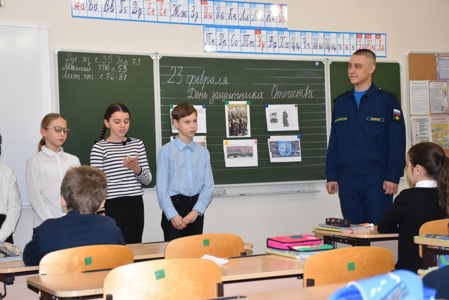 В школах Севастополя прошли внеурочные занятия, посвященные Дню защитника Отечества