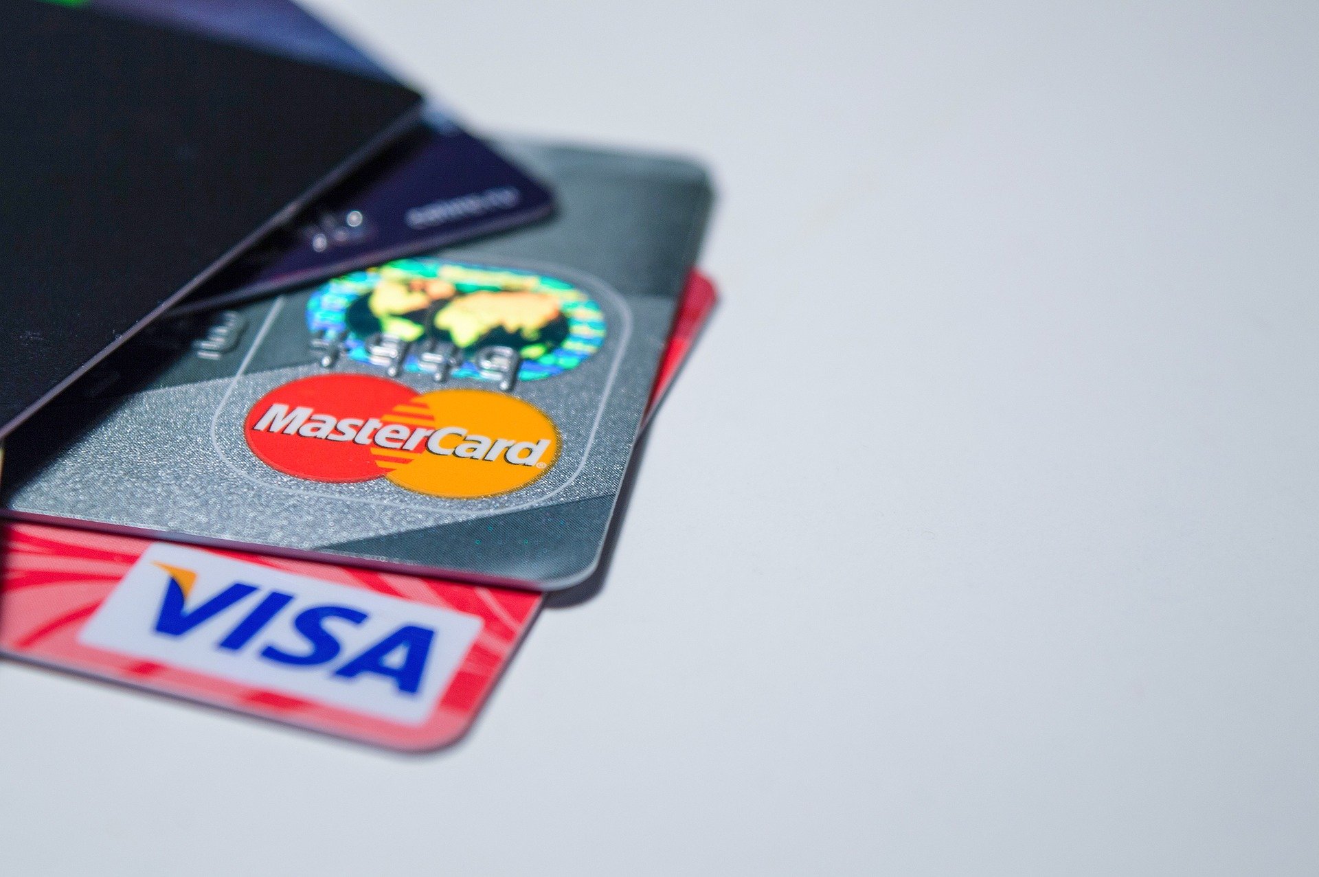 Россияне рискуют при оформлении Visa и MasterCard — регулятор