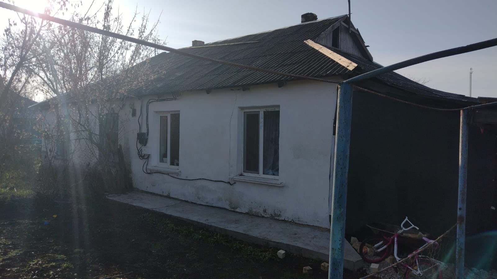 Поврежденный дом без отопления и газа: следователи возбудили дело после предоставлении жилья сироте в Крыму