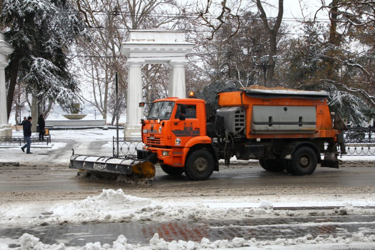 В Севастополе коммунальные службы переведены на усиленный режим работы