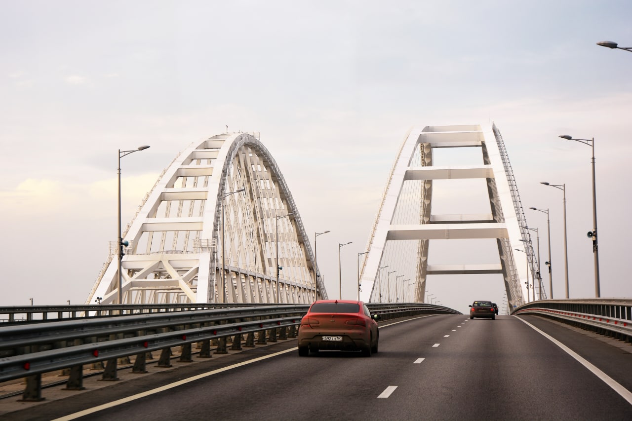Движение на Крымском мосту возобновлено после смертельного ДТП