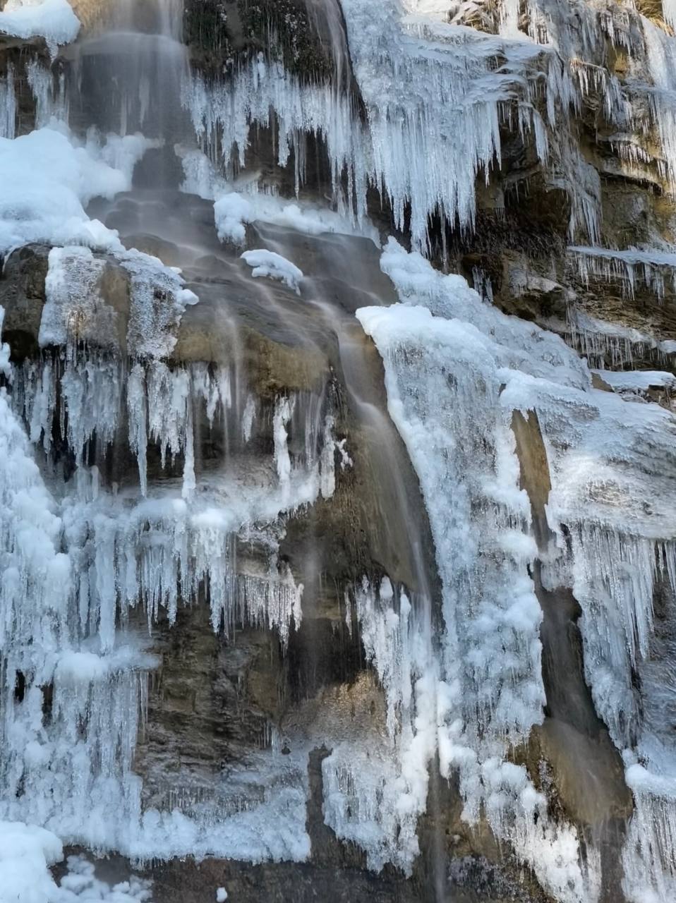 «Учан-Су в ледяном наряде»: в Крыму замерз самый высокий водопад