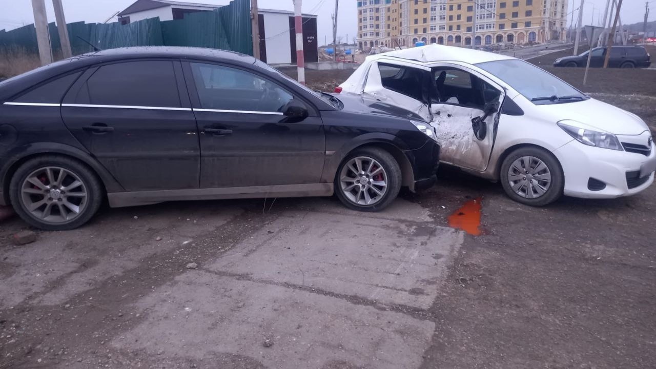 В Керчи пьяный водитель влетел в припаркованную иномарку