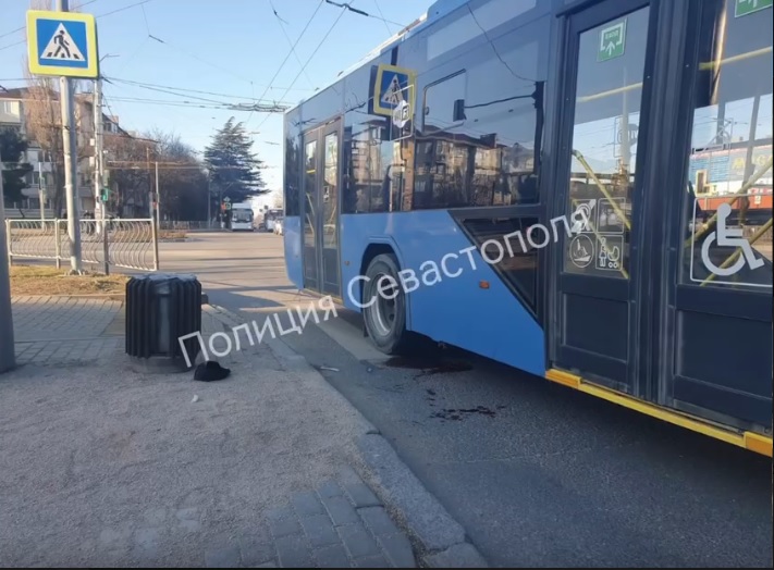 В Севастополе водитель троллейбуса сбил пожилого человека
