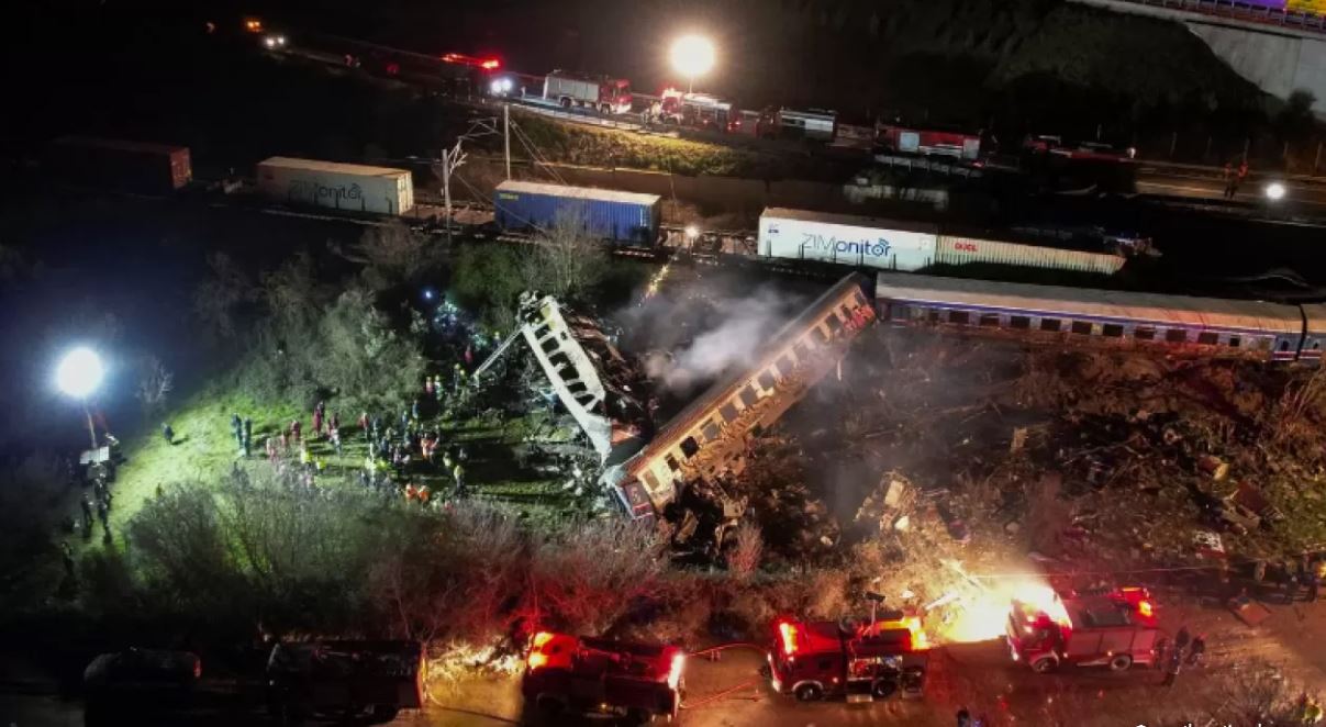 В результате столкновения двух поездов в Греции погибли 32 человека