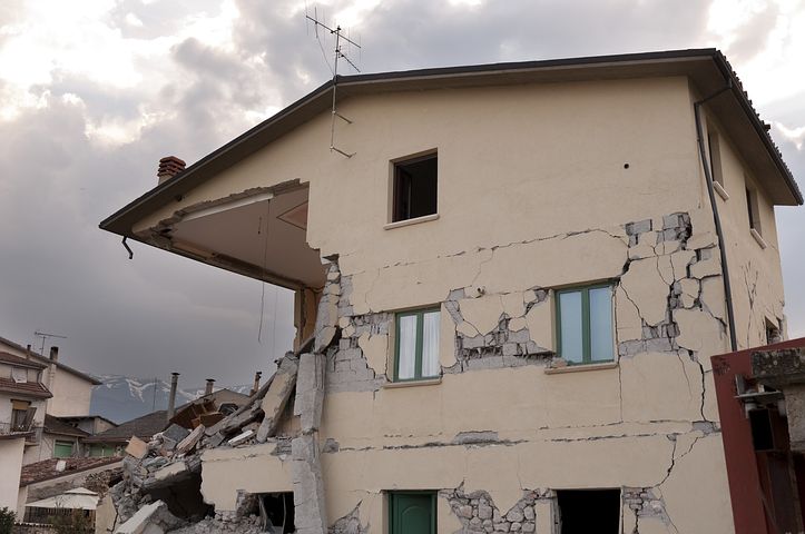 В Турции арестованы 247 человек в связи с разрушенными землетрясениями зданиями