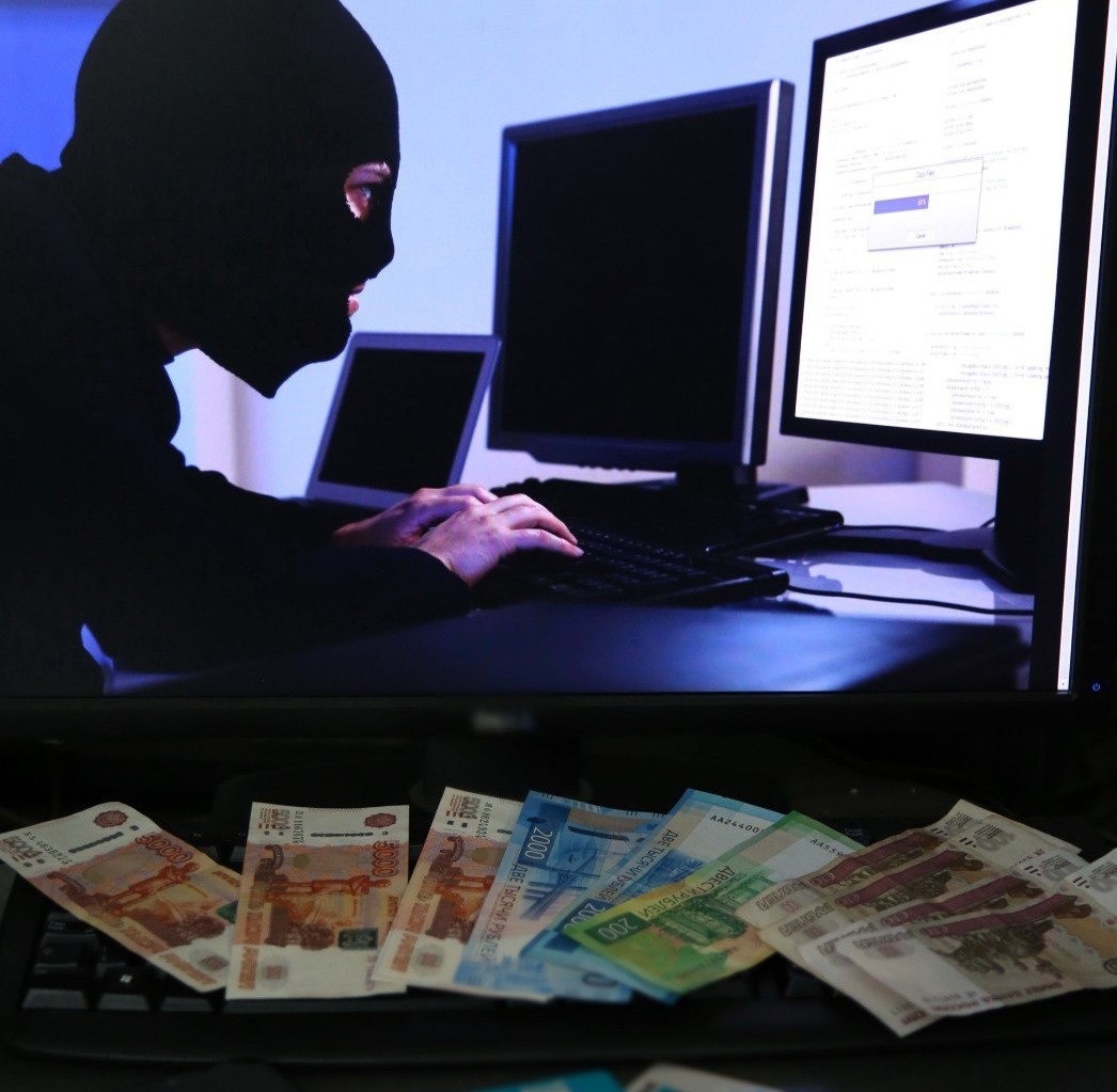 Присвоил деньги кураторов: телефонные мошенники сдали своего курьера в Крыму полиции