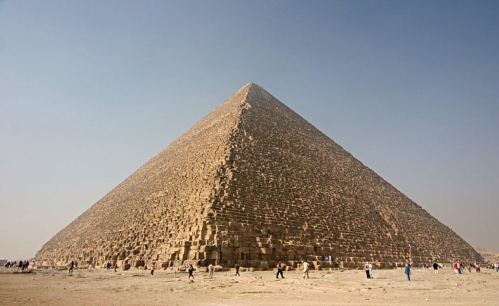 В пирамиде Хеопса нашли полость