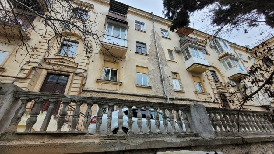 В Севастополе на улице Гоголя ремонтируют фасад дома-объекта культурного наследия