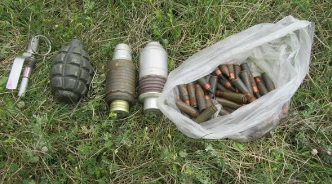 В поселке Чаплынка на границе с Крымом обнаружен схрон с украинскими боеприпасами