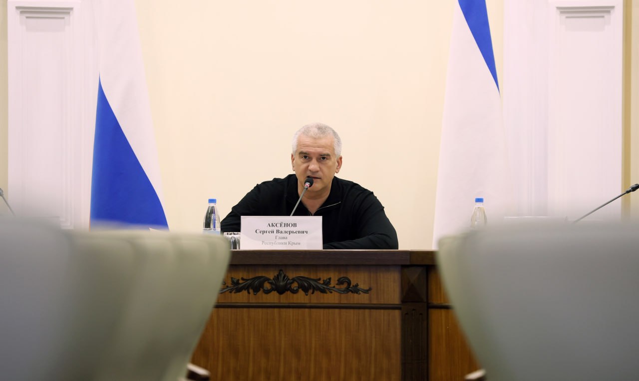 Проштрафились: Аксенов объявил выговоры министру ЖКХ и мэру Феодосии