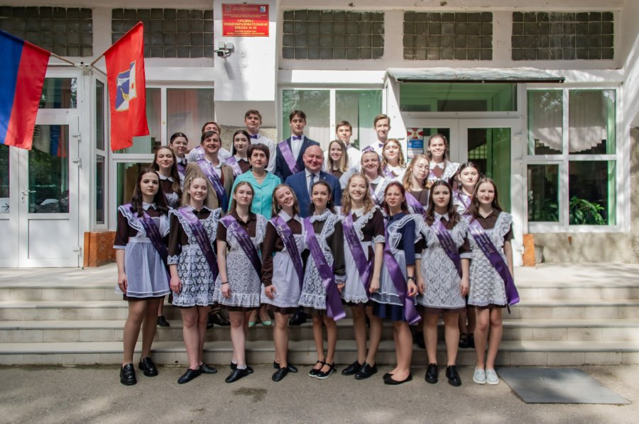 Губернатор Севастополя поздравил выпускников с последним звонком