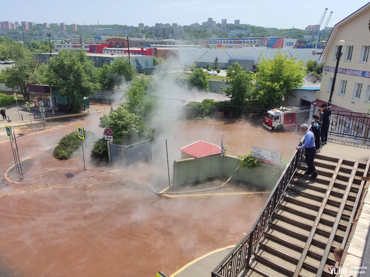 Во Владивостоке кипяток затопил несколько улиц