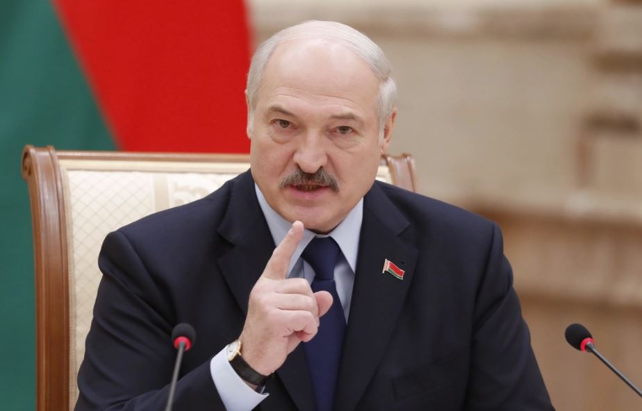 Лукашенко привел армию в полную боеготовность из-за мятежа в России