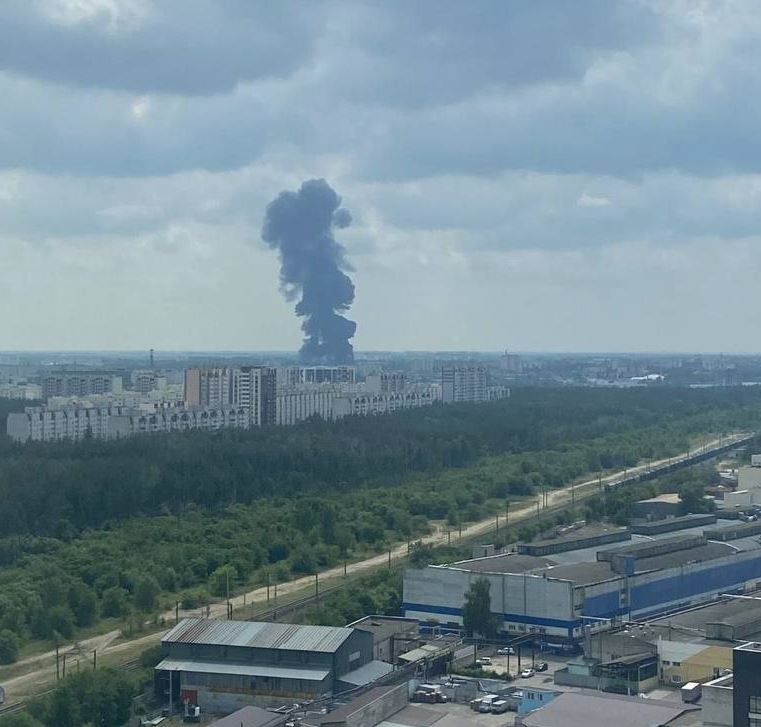 В Воронеже горит нефтебаза